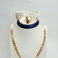 طقم ذهب نواعم عيار 18 وزن 4.8 جرام