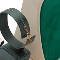 طقم ذهب عيار 21 وزن 11.5 جرام بتصميم متدرج فاخر يص...