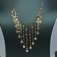 طقم ذهب شلال عيار 18 بتصميم جذاب وزن 4.57 جرام