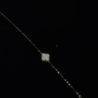 اسوارة فان كليف لون ابيض ذهب عيار 18