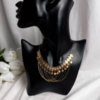 مخنق ذهب تصميم الفان كليف عيار 21 وزن 8.1 جرام