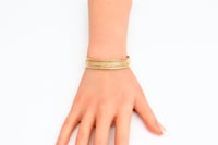 اسوارة ذهب عريضة عيار 18 بتصميم ايطالي وزن 21.9 جر...