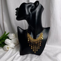 مخنق ذهب شلاشل الرمش عيار 21 وزن 11.3 جرام