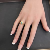 خاتم ذهب عيار 21 بتصميم رمش بلون فيروزي بوزن 1.7 ج...