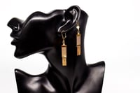 حلق ذهب راقي عيار 18 – تصميم متدلٍ أنيق - وزن 5 جر...