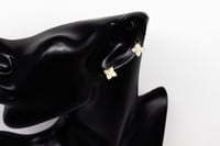 حلق ذهب عيار 21 موديل روبيرتو كوين بوزن 3.3 جرام