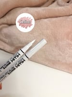 اي لاينر لون ابيض