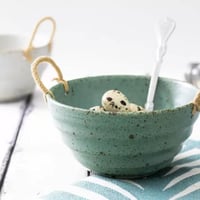 زبدية شوربة دائرية من السيراميك بمسكات قطنية بتصمي...