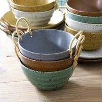 زبدية شوربة دائرية من السيراميك بمسكات قطنية بتصمي...