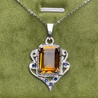 قلادة من حجر السترين الكبير مطعم بفصوص الزفير