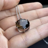 قلادة من حجر التوباز الدخاني الطبيعي