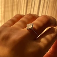 خاتم من حجر القمر الطبيعي