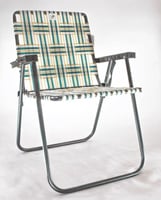 كرسي بتصميم ريفي