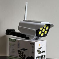 إنارة الكاميرا الوهمية بالطاقة الشمسية