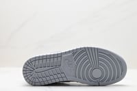 Air Jordan 1 Retro High OG Hyper Royal