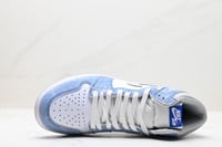 Air Jordan 1 Retro High OG Hyper Royal