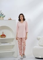 بجامة نوم قطعتين بأكمام طويلة و قصة صدر مختلفة و ب...