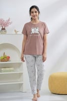 بجامة نوم قطعتين بأكمام قصيرة و بنطلون بنقشة الدبب...