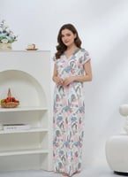 قميص بألوان زاهية و قماش مريح بقصة مميزة .