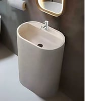 مغسلة خرسانية بلون عاجي بتصميم بسيط وعصري