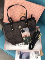 شنط كوتش كوالتي الحجم موضح بالصور يتوفر عدة ألوان