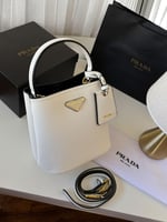 شنط برادا كوالتي الحجم الصغير