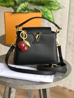 شنط لويس فيتون حجم وسط مع ميدلية كرزه