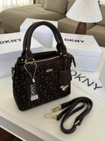 شنط دكني كوالتي الحجم موضح بالصور