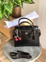 شنط كوتش الحجم موضح بالصور