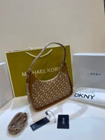 شنط DKNY حجم وسط