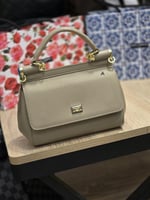 شنط دولتشي اند قبانا ماستر هاي كوالتي الحجم الوسط