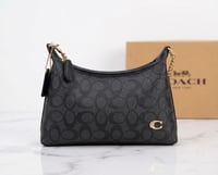 شنط كوتش حجم وسط هاي كوالتي يتوفر ٣ الوان