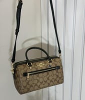 شنط كوتش حجم وسط موضح بالصور هاي كوالتي يتوفر عدة...