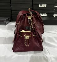 شنط شانيل عنابي يتوفر حجمين