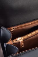 شنطة كوتش كوالتي يتوفر لونين الحجم موضح بالصور