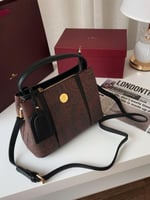 شنط إترو درجة اولى الحجم موضح بالصور