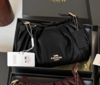 شنط كوتش درجة اولى حجم وسط.