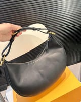 شنطة فندي كوالتي الحجم وسط الحزام عريض