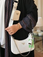 شنط برادا كوالتي جلد الحجم وسط