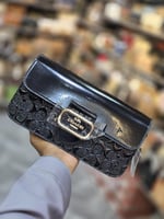 شنط كوتش كوالتي الحجم وسط يتوفر عدة الوان