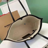 شنط بيربري هاي كوالتي الحجم موضح بالصورة يتوفر لون...