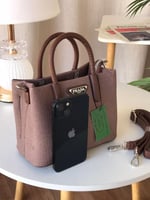 شنط برادا درجة اولى الحجم موضح بالصور