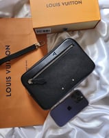 محفظة عريضه من سحاب ومقسمه من الداخل لويس فيتون كو...