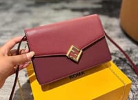 شنط فندي حجم وسط