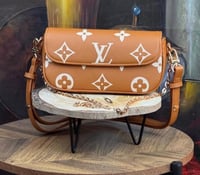 شنط لويس فيتون ماستر حجم وسط