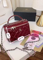 شنط شانيل لامع مع مرآة الحجم موضح بالصور