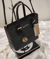 شنط مايكل كورس هاي كوالتي يتوفر عدة الوان