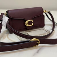 شنطة كوتش برغندي حجم وسط