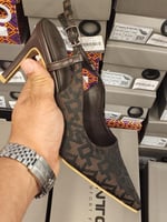 كعب دكني درجة أولى طول الكعب متوسط يتوفر عدة الوان