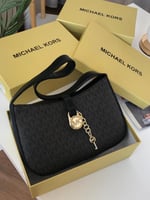 شنط مايكل كورس الحجم موضح بالصور